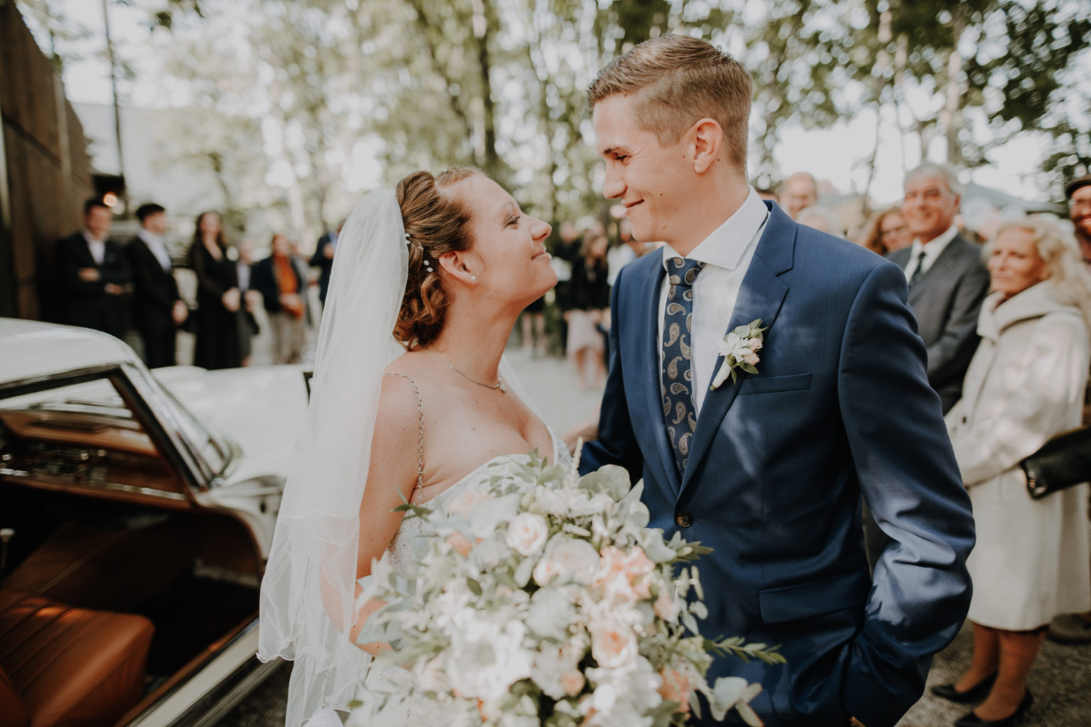 Brautpaar beim Fotoshooting in Wien